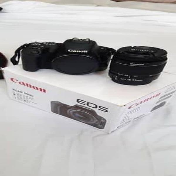 Canon 200d, just like new
